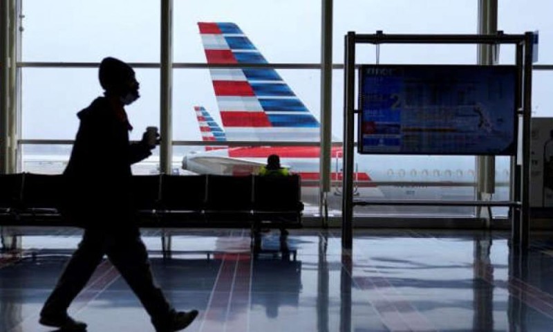 ΗΠΑ: Μεγάλες αεροπορικές πιέζουν την κυβέρνηση να άρει τους ταξιδιωτικούς περιορισμούς