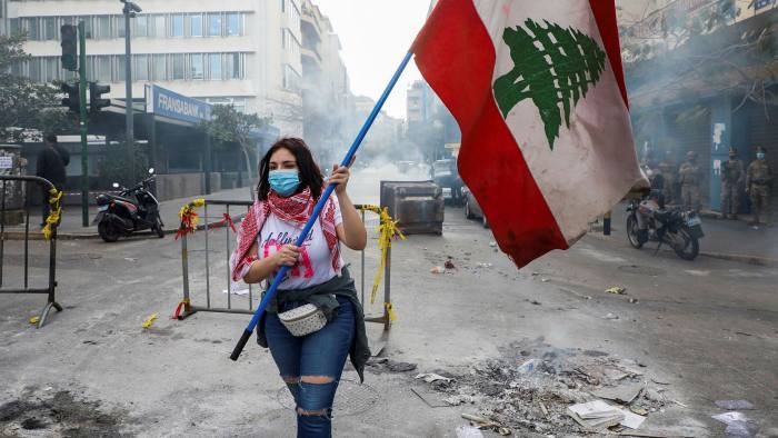 Λίβανος: Ταραχές μετά την υποτίμηση ρεκόρ της λιβανέζικης λίρας