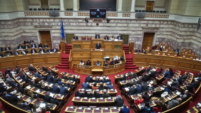 Βουλή: Ψηφίστηκε η τροπολογία για τους υποχρεωτικούς εμβολιασμούς