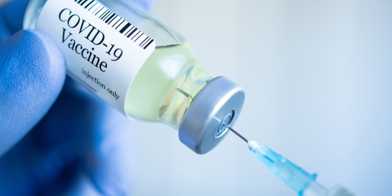 Ηλίας Μόσιαλος: Αποτελεσματικά τα εμβόλια Pfizer.Moderna και Astra Zeneca κατά της