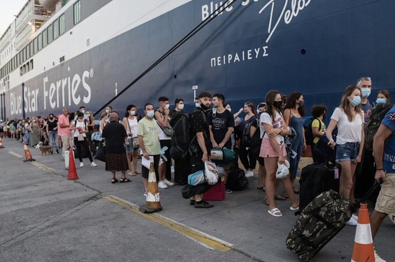 Την τελευταία εβδομάδα δεν επετράπη η επιβίβαση σε πάνω από 4.500 ταξιδιώτες