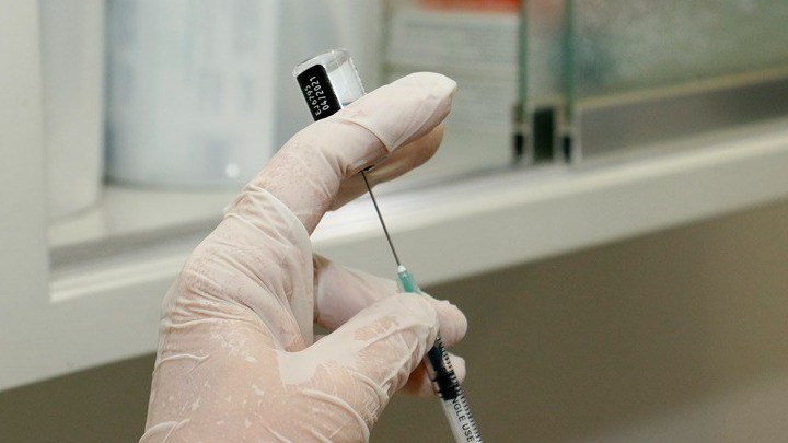 Τα εμβόλια Covid-19 «φρενάρουν» τις νέες μεταλλάξεις