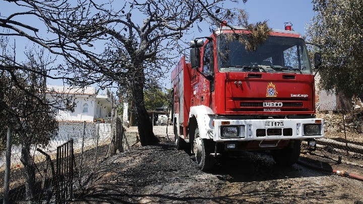 Ολονύκτια επιφυλακή μετά τη φωτιά στο Σέιχ Σου