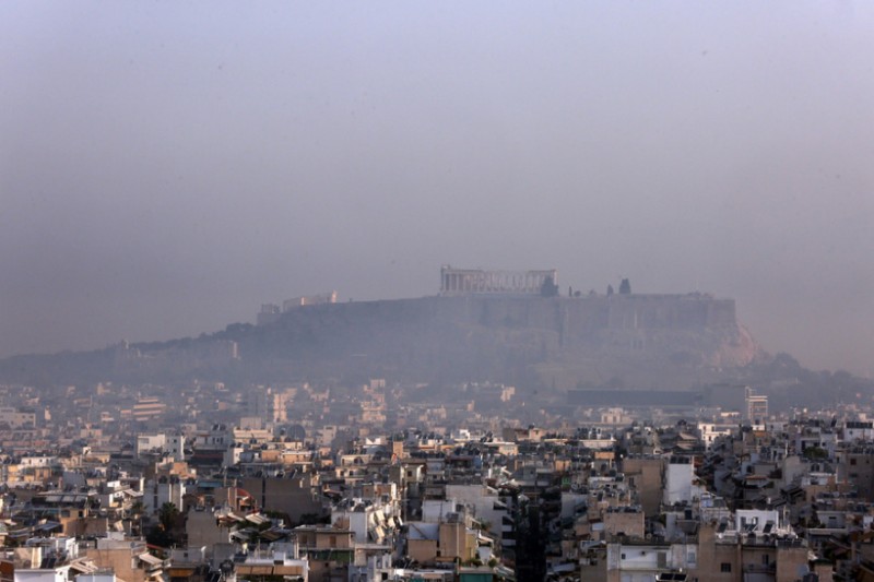 Θολή και επικίνδυνη η ατμόσφαιρα στην Αττική