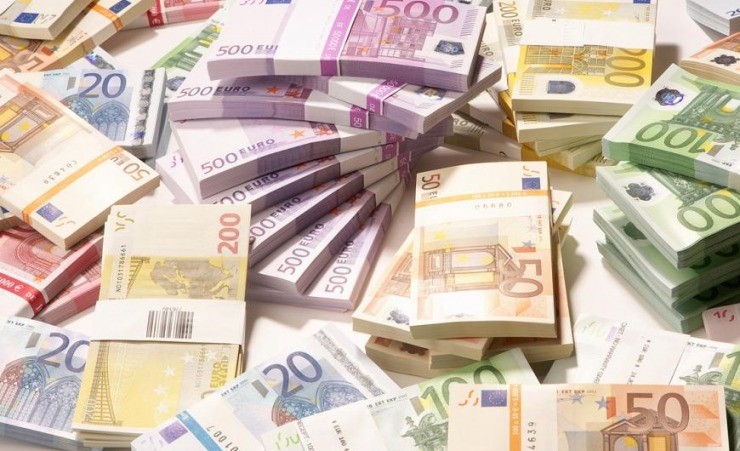 Ενισχύεται το ευρώ έναντι των ανταγωνιστών του