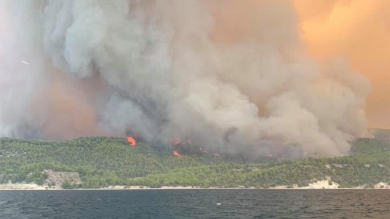 Βόρεια Εύβοια - Γορτυνία: Μάχη με τις αναζωπυρώσεις