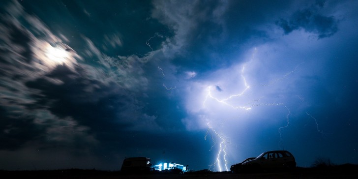 Meteo: Βροχές σε Αρκαδία και Εύβοια θα σβήσουν τις φωτιές