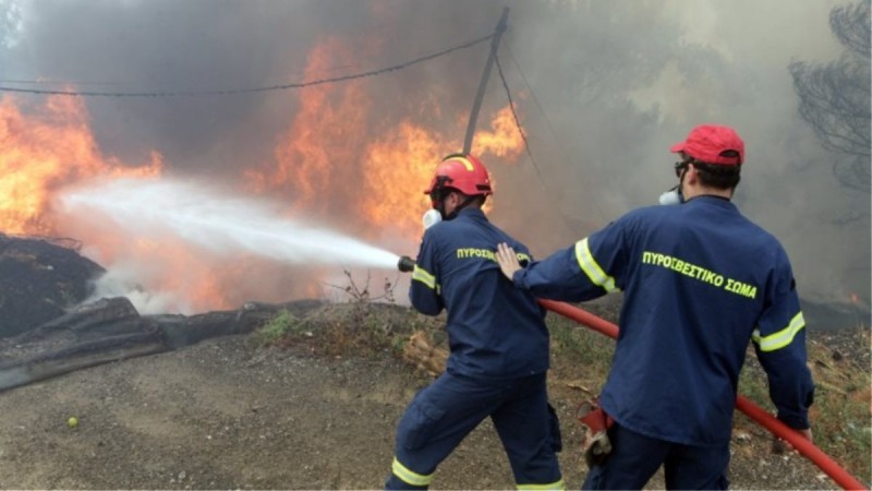 Έξι νέες πυρκαγιές σε Μάνδρα και Πόρτο Γερμενό από πτώση κεραυνών