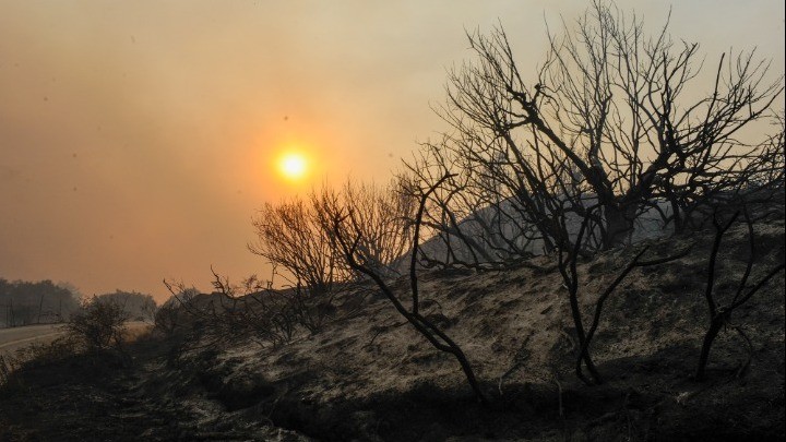 Φωτιά στη Ρόδο: Εκκενώθηκαν χωριά - Προς αποκατάσταση ηλεκτροδότησης - Σε ύφεση  Αγρίνιο-Αχαΐα