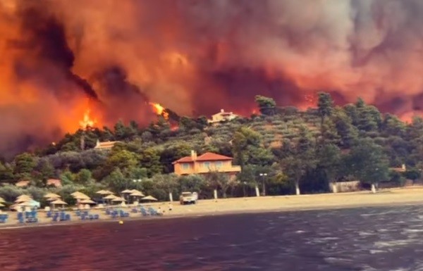 Δύσκολες ώρες στην Εύβοια λόγω της πυρκαγιάς