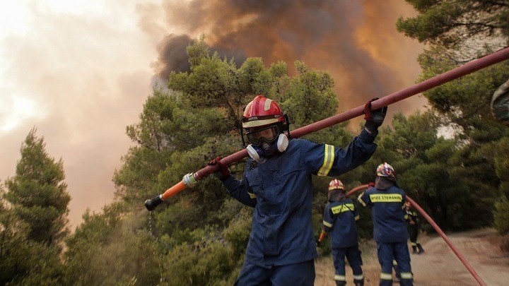 Πολύ μεγάλο μέτωπο της πυρκαγιάς στη Β. Αττική