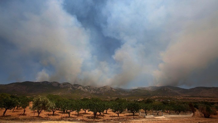 Οριοθετημένη στο μεγαλύτερος μέρος της η φωτιά στα Βίλια