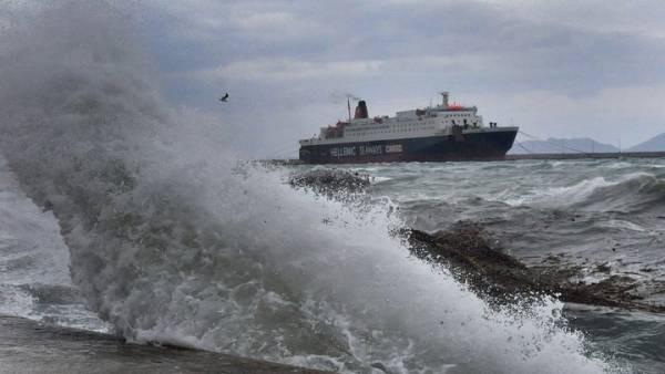 Ακτοπλοΐα: Δρομολόγια μετ' εμποδίων λόγω θυελλωδών  ανέμων