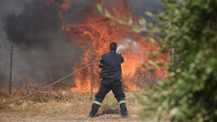 Mάχη με τις φλόγες στην Αλιστράτη Σερρών