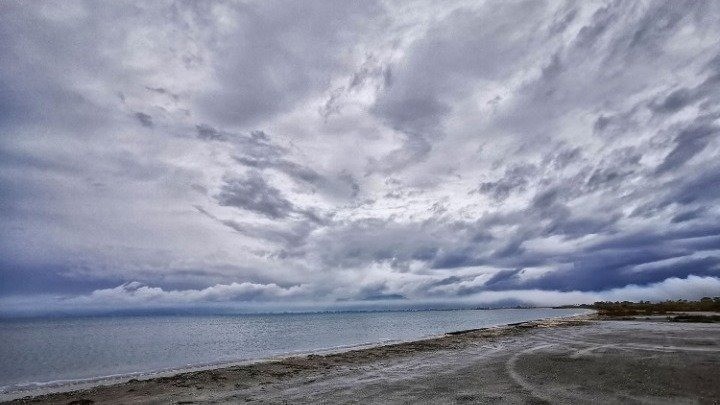 Αστατος ο καιρός και σήμερα με βροχές και καταιγίδες