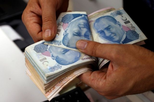 Νέα πτώση της τουρκικής λίρας μετά την άνοδο του πληθωρισμού τον Οκτώβριο