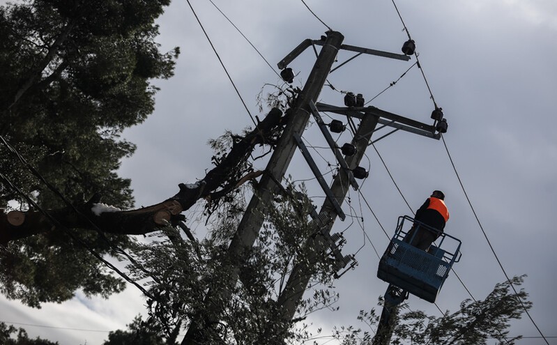 Κ.Σκρέκας: Ως το βράδυ η αποκατάσταση της ηλεκτροδότησης