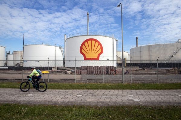 Shell: Με εντυπωσιακή έκπτωση αγοράζει πετρέλαιο από τη Ρωσία
