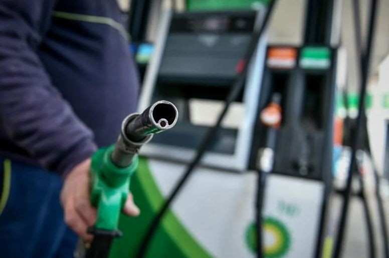 Καύσιμα: Από σήμερα νέα αύξηση στις τιμές – Καθημερινά 2-3 λεπτά πάνω η βενζίνη
