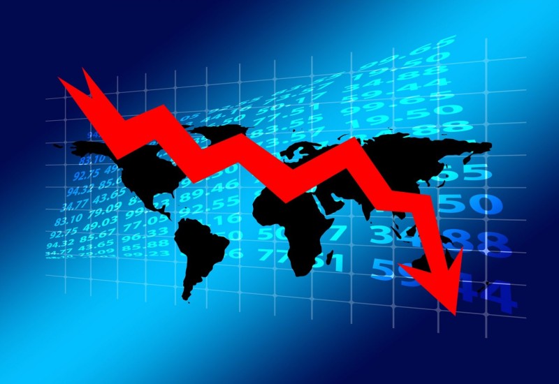 Capital Economics: Τι μας έχουν μάθει 40 χρόνια ιστορίας για τον κίνδυνο της ύφεσης