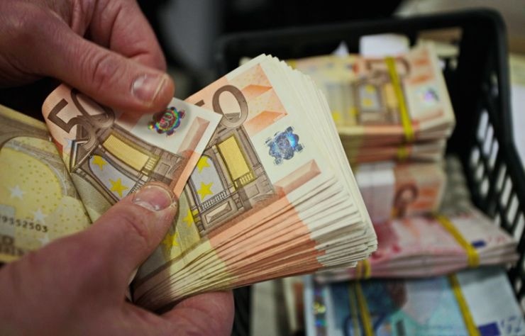 Ποιοι έχουν τα χρήματα τους στις ελληνικές τράπεζες και ποιοι στο εξωτερικό