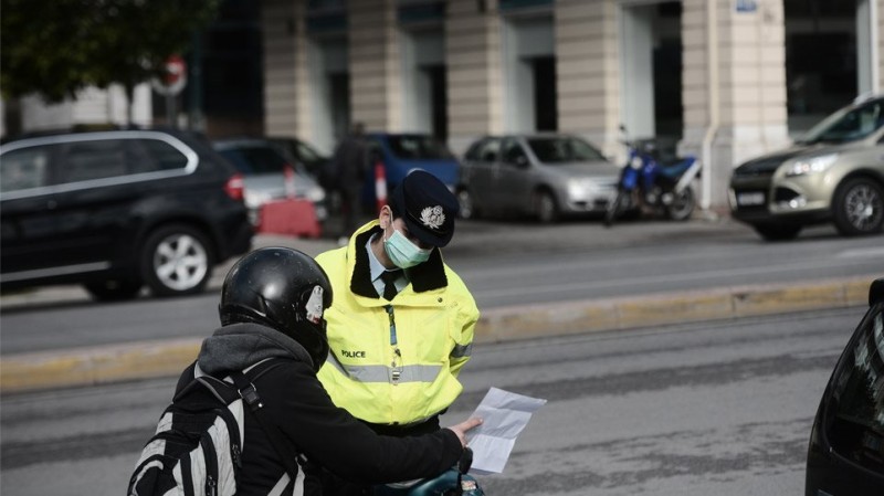 Η Ε.Ε. αξιολογεί και μόνο τους περιορισμούς στις μετακινήσεις των πολιτών