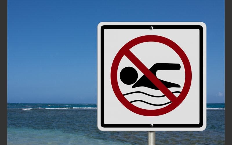 Τα 12 σημεία της Αττικής όπου απαγορεύεται το κολύμπι