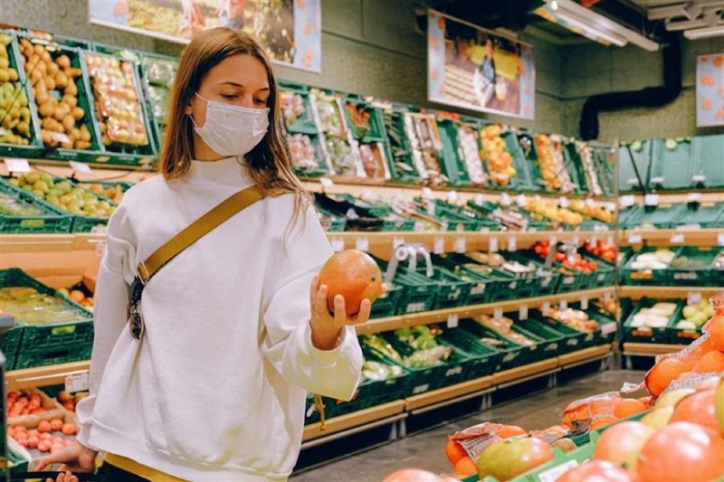 NielsenIQ: Ανοδος 0,9% στο λιανεμπόριο τροφίμων το α’ εξάμηνο λόγω ανατιμήσεων