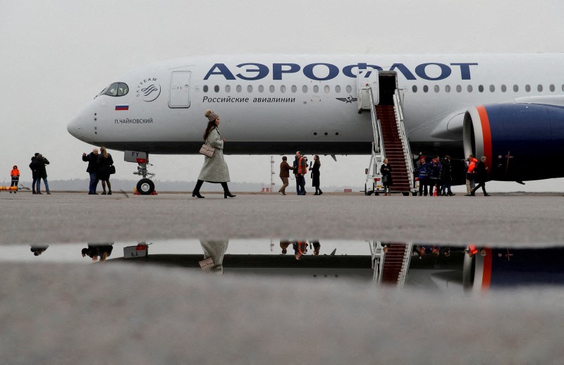 Ρωσικές αεροπορικές εταιρίες: Eλαβαν οδηγία να μην πωλούν εισιτήρια σε άνδρες από 18 έως 65 ετών