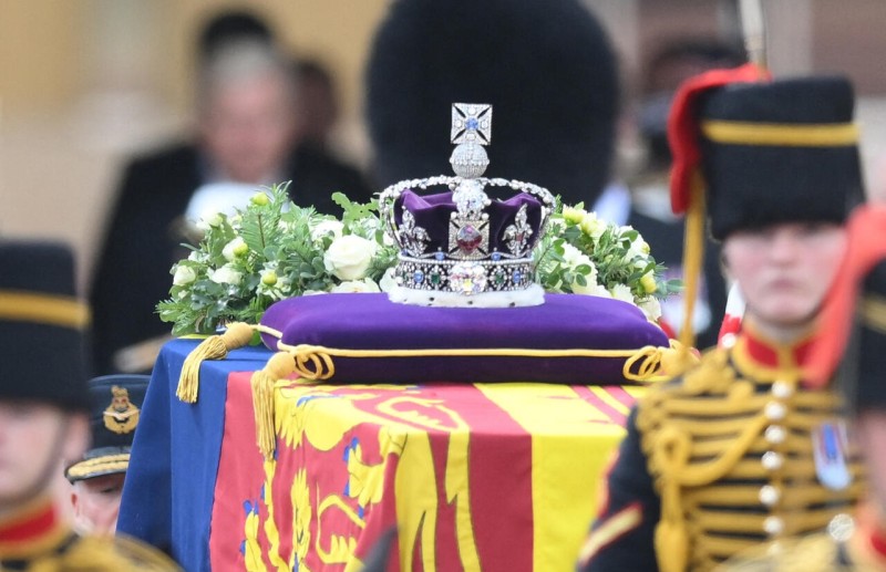 Η Βρετανία αποχαιρετά την Βασίλισσα Ελισάβετ: Δείτε live το τελετουργικό για την κηδεία της