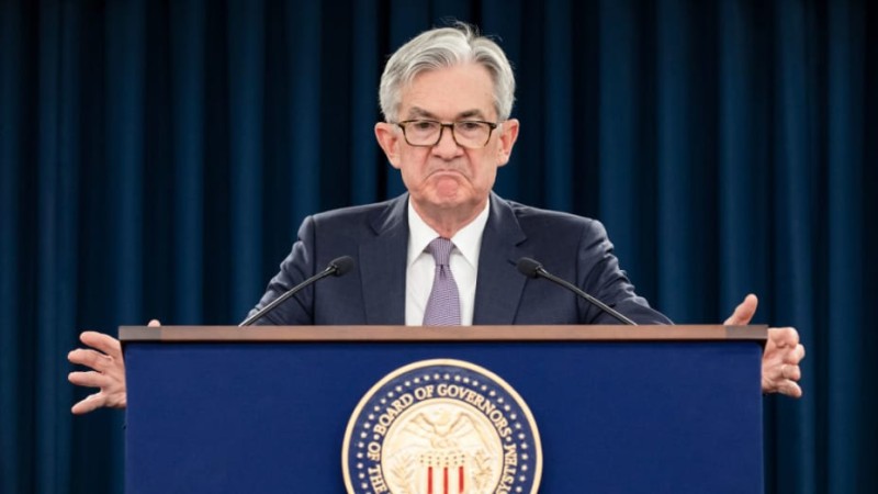 Η Fed «βλέπει» υψηλά επιτόκια έως το 2025 εν μέσω ανησυχιών για παγίωση υψηλού πληθωρισμού