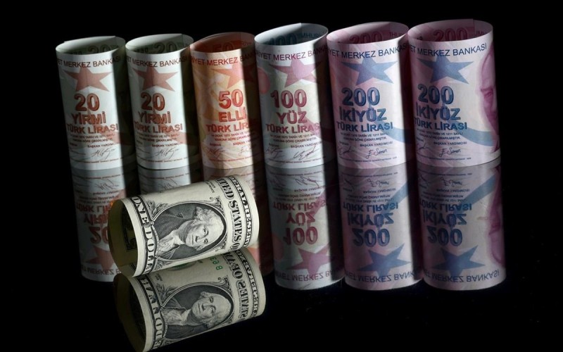 Η τουρκική λίρα «βυθίζεται» σημειώνοντας νέο ιστορικό χαμηλό έναντι του δολαρίου