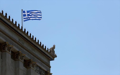 Θα αναβαθμίσει την Ελλάδα η S&P; Ποιες οι προβλέψεις Societe Generale, DZ Bank, και JP Morgan