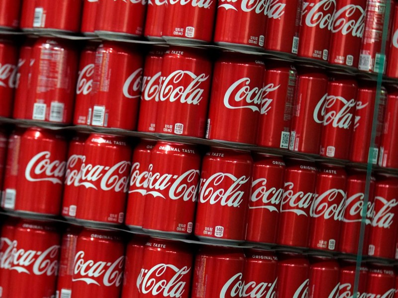 Τι θα αλλάξει στα κουτάκια της Coca Cola το 2023