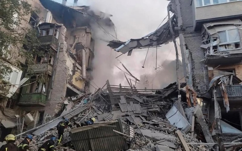 Δεκάδες νεκροί και τραυματίες στον βομβαρδισμό της Ζαπορίζια 