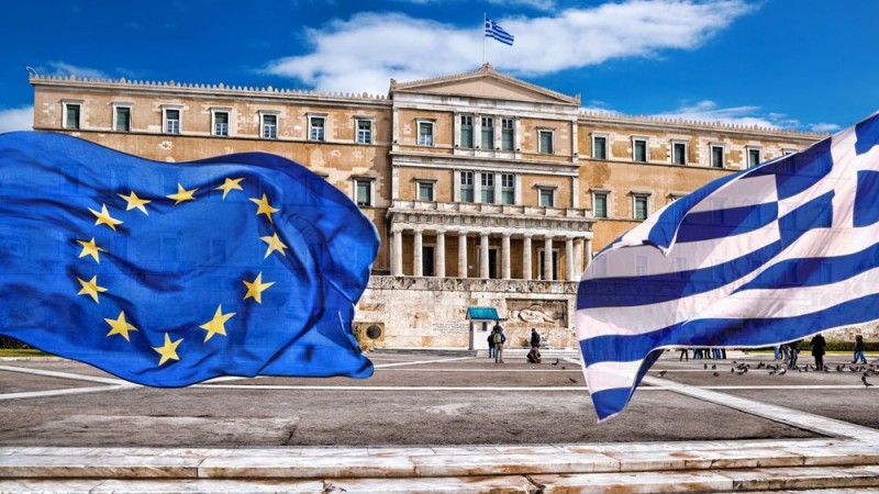Κομισιόν: Υπεραπόδοση της Ελλάδας έναντι της Ευρωζώνης σύμφωνα με τις προβλέψεις