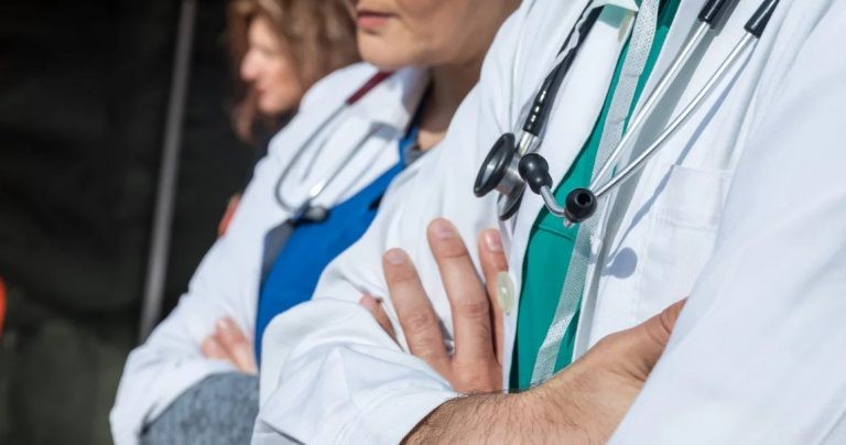 Νοσοκομειακοί Γιατροί: Απεργιακές κινητοποιήσεις- Ζητούν απόσυρση του νομοσχεδίου για τη δευτεροβάθμια περίθαλψη