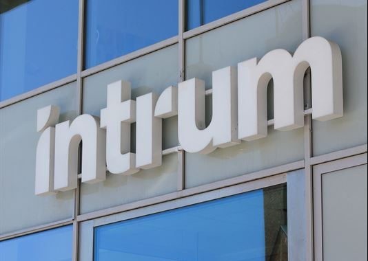 Intrum: Πωλητήρια στα δάνεια 40 οινοποιείων και 100 εταιρειών τροφίμων