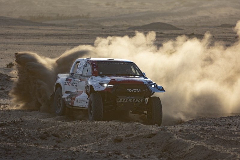 Dakar 2023: Με τρία HiluxT1+ η Toyota
