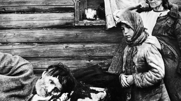 Η ΕΕ αναγνωρίζει ως γενοκτονία λιμό που προκάλεσαν οι Σοβιετικοί πριν από 90 χρόνια στην Ουκρανία
