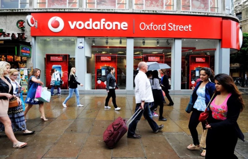 Vodafone: Ετοιμάζεται για αρκετές εκατοντάδες απολύσεις στο Λονδίνο