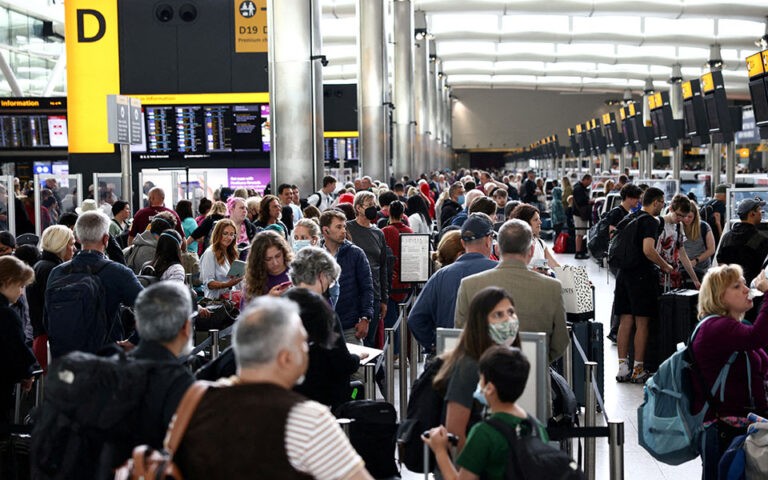 Με αρνητικό τεστ 48 ώρων και μάσκα οι ταξιδιώτες από την Κίνα στην Ελλάδα