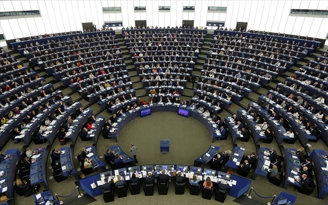 “Qatargate”: Το ευρωκοινοβούλιο επανεξετάζει ταξίδια και νόμους