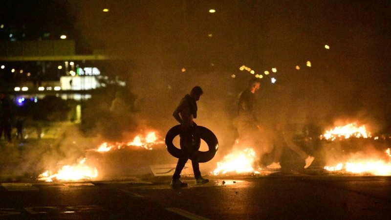 Σουηδία: Έκαψαν το Κοράνι έξω από την τουρκική πρεσβεία