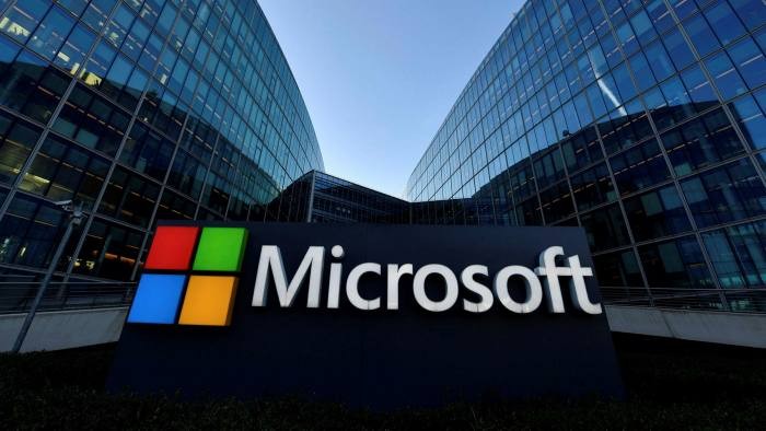 «Φλερτάρει» με το ενδεχόμενο των απολύσεων και η Microsoft