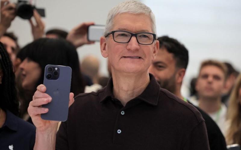 Πόσο έχει ακριβύνει το iPhone – Η γνώμη του Tim Cook για τις ανατιμήσεις