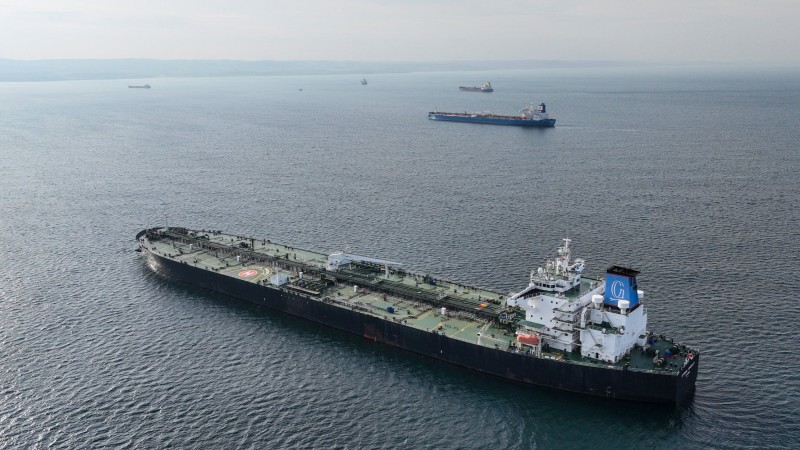 Ο «σκοτεινός στόλος» πλοίων που μεταφέρει ρωσικό πετρέλαιο αυξήθηκε στα 320 