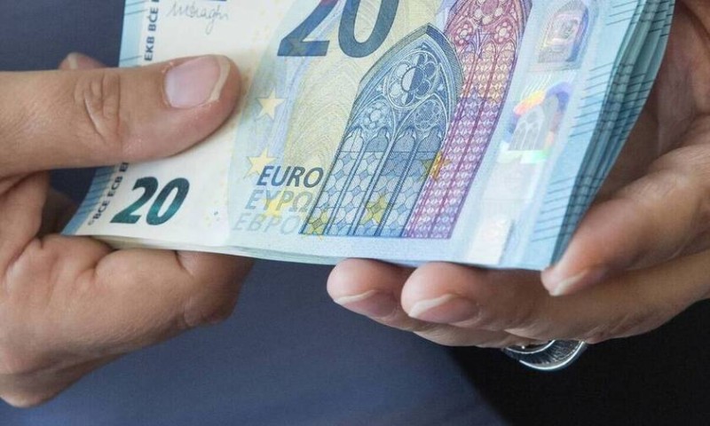 ΕΚΤ: 214 δισ. ευρώ σε 6 μήνες απέσυραν οι καταθέτες από τις τράπεζες της Ευρωζώνης