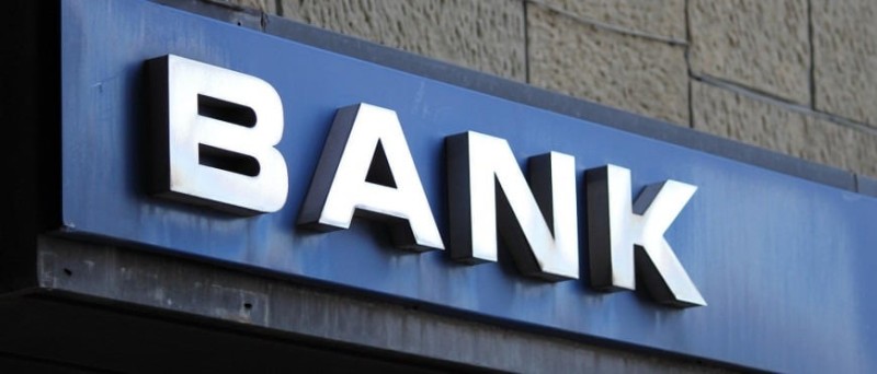 Fitch για τράπεζες: Καμία επίπτωση από το «πάγωμα» στα επιτόκια των στεγαστικών