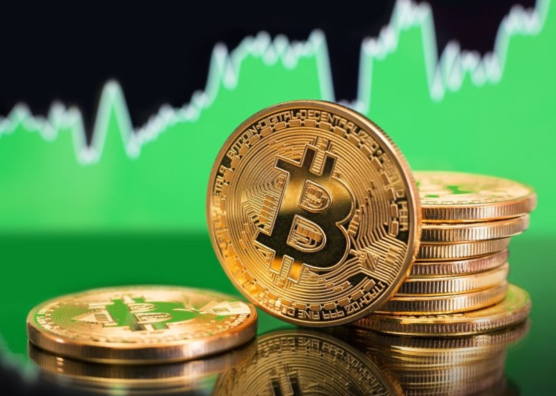 Πάνω από 30.000 δολ. το bitcoin, για πρώτη φορά εδώ και 10 μήνες